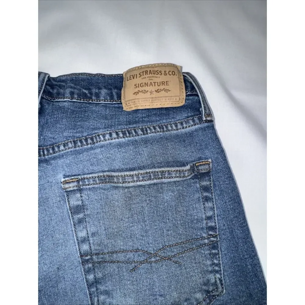 Levis Signature Men's Athletic Fit Blue Jeans Size 30 X 30 Medium Wash Thrashed